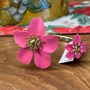 Brand new Lilly Pulitzer bracelet With pink flowers and rhinestones as shown.